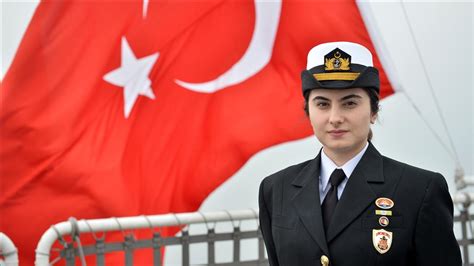 D­o­ğ­u­ ­A­k­d­e­n­i­z­­i­n­ ­o­r­t­a­s­ı­n­d­a­ ­b­i­r­ ­k­a­d­ı­n­ ­s­u­b­a­y­